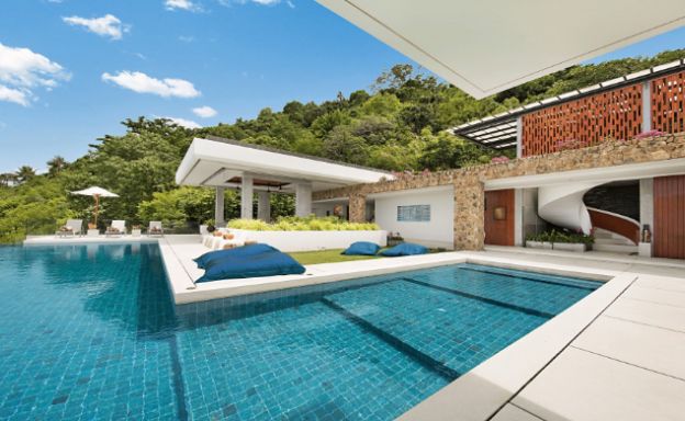 Spectacular 5-Bed Designer Luxury Villa in Bangpor